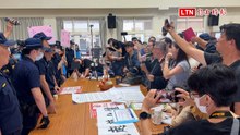 名間焚化爐二階環評會 自救會遙請濁水媽祖 現場點香爆衝突