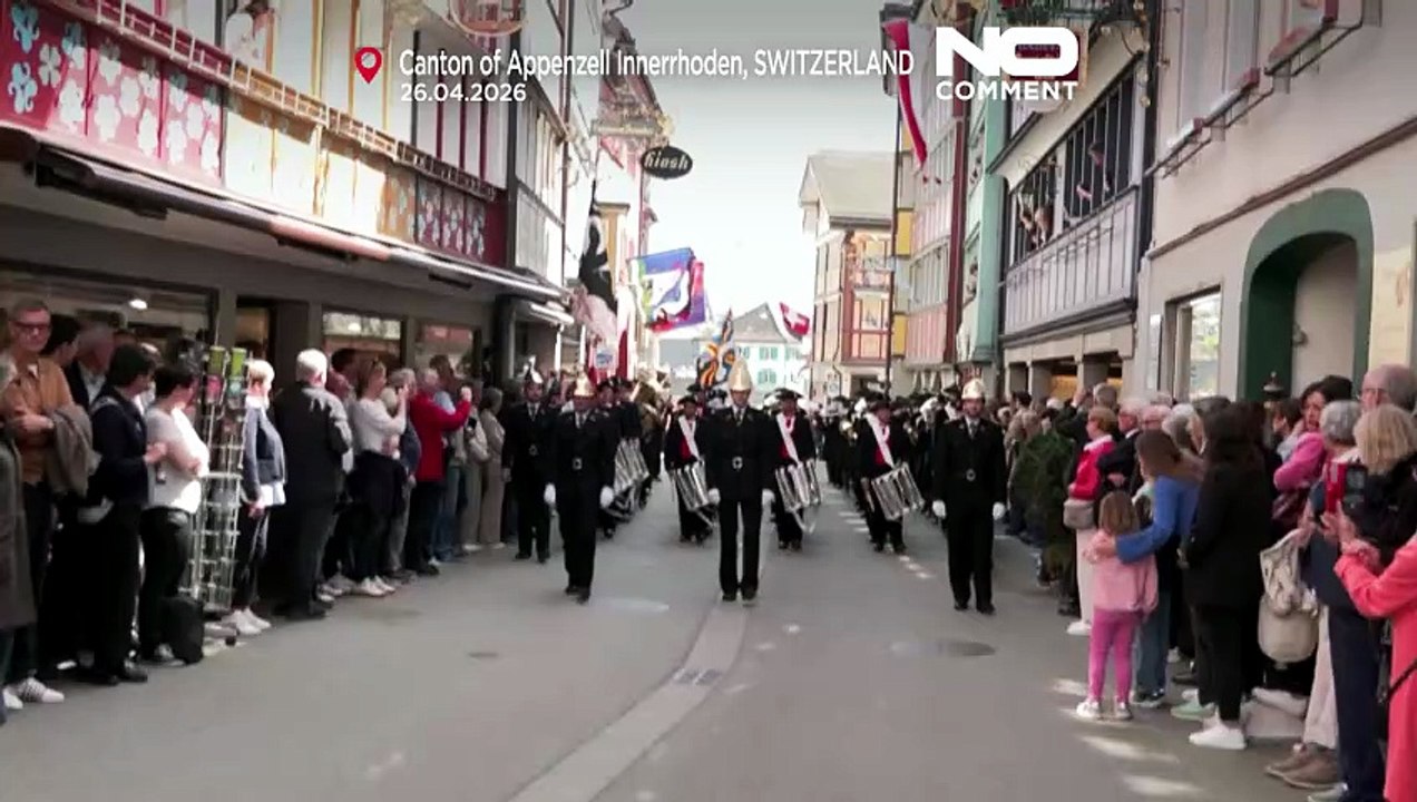 Schweizer stimmen bei jahrhundertealter Open-Air-Wahl per Handzeichen ab