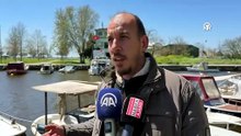 Küçükçekmece'deki Menekşe Deresi'nin rengi değişti