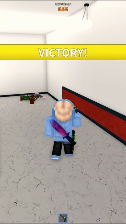 Grabbing the Gun and Winning in Roblox MM2