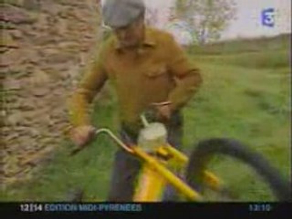 Campagnard à  mobylette