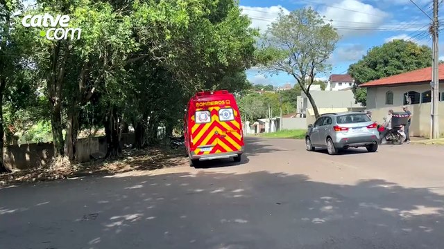 Motociclista fica ferida após colisão com carro no bairro Neva, em Cascavel