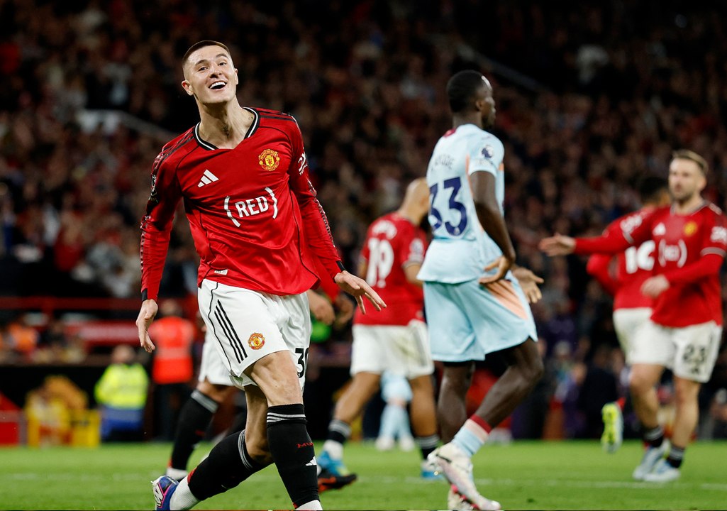 مانشستر يونايتد يتخطى برينتفورد ويتابع نتائجه الجيدة مع كاريك