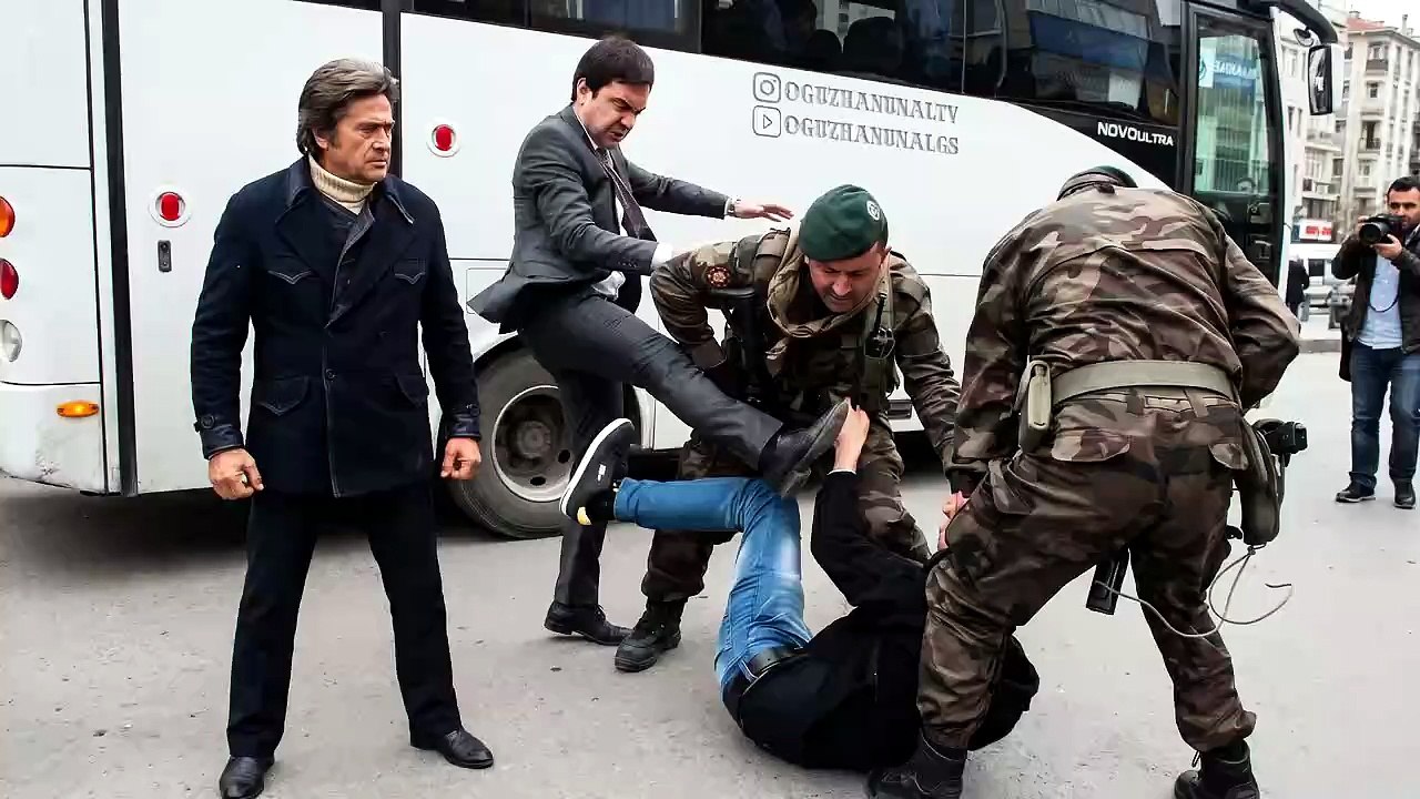 Cüneyt Arkın, Somalı Maden İşçisinin İntikamını Alıyor