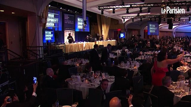 « L’homme salade », qui continue de manger pendant les tirs au gala de Washington, devient une star du web