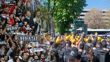 Beşiktaş tribünlerinden maden işçilerine destek: Mecliste oturup pirzola bedava, maden işçileri açlıkla baş başa!