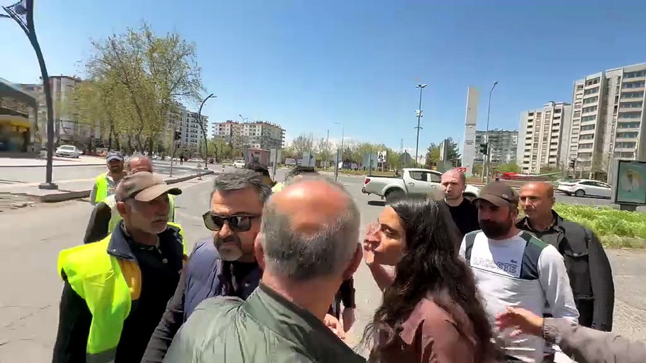 Yol genişletmek için onlarca ağaca kıyacaklar