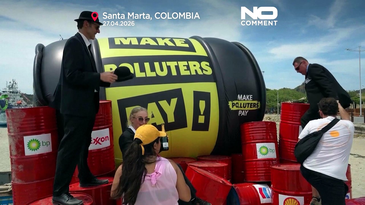 Greenpeace protestiert am Strand gegen fossile Energien bei Konferenz in Kolumbien