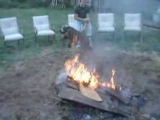 LesCretins.com - Un chien complètement fou