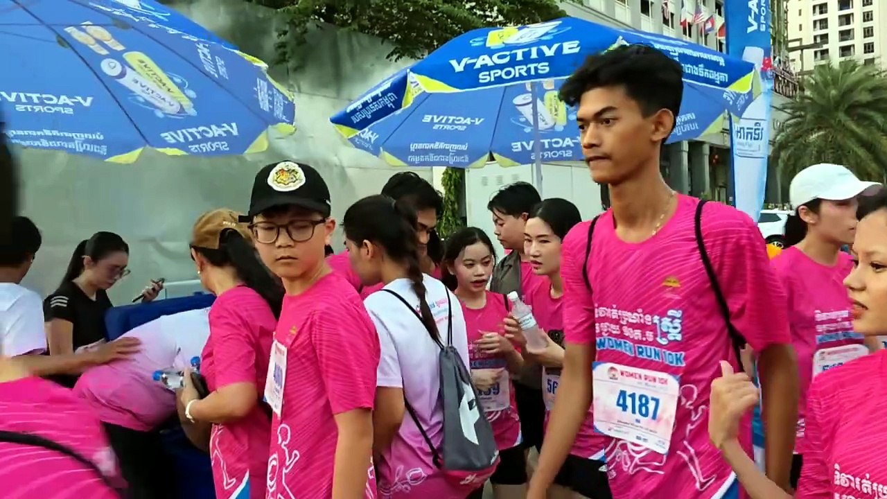 ទម្លាប់នៃការទទួលទានទឹកអំឡុងការប្រកួតរបស់កីឡាកររត់ប្រណាំងឆ្នើម វ៉ាន់ ភារ៉ា