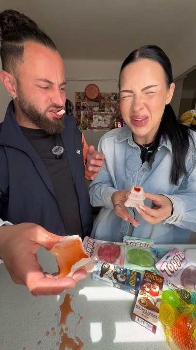 On teste des bonbons 🍭 à la cire 🤯 ..