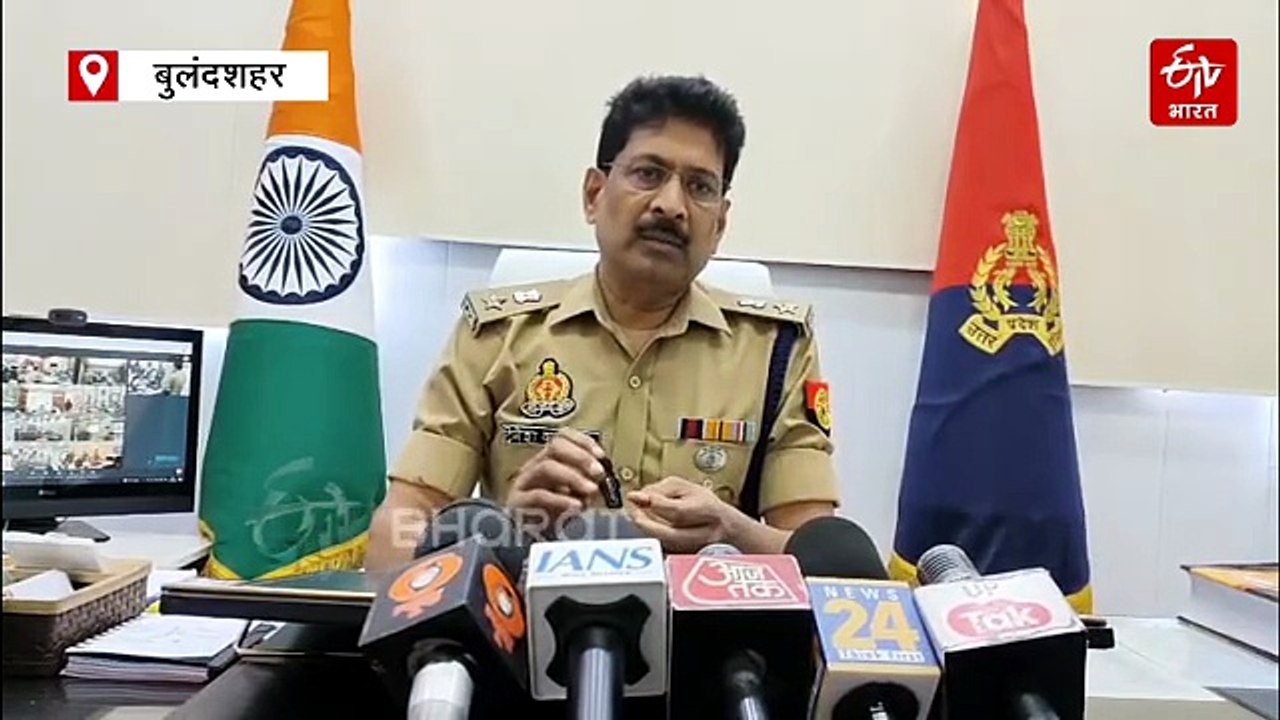 बुलंदशहर ट्रिपल मर्डर: कोतवाल समेत तीन पुलिसकर्मी सस्पेंड, फरार आरोपियों पर इनाम घोषित, लगेगा गैंगस्टर एक्ट