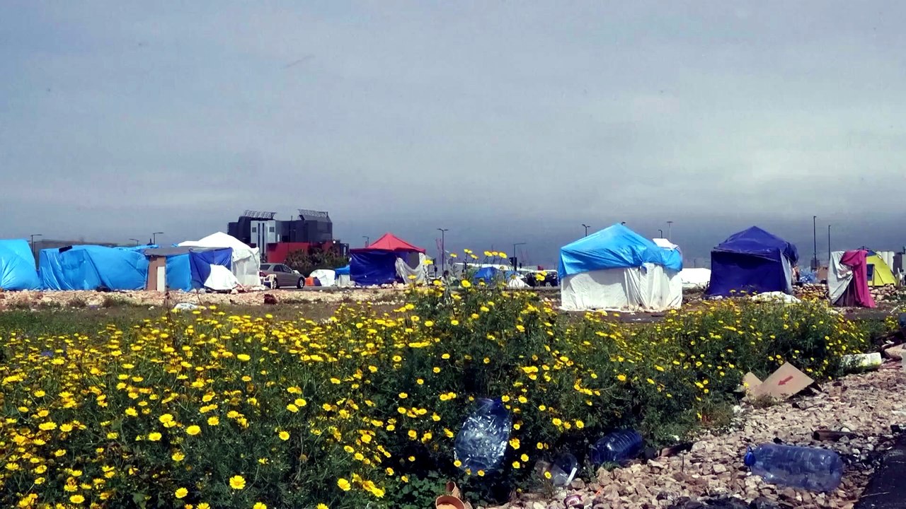 Familien im Libanon fliehen erneut nach neuen Warnungen