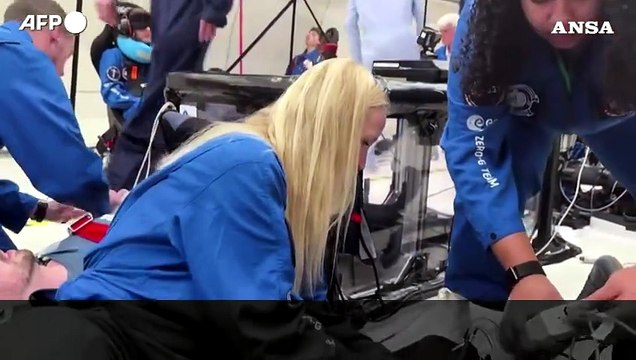 Dentro l'aereo Zero-G, dove gli astronauti si addestrano in assenza di gravita'