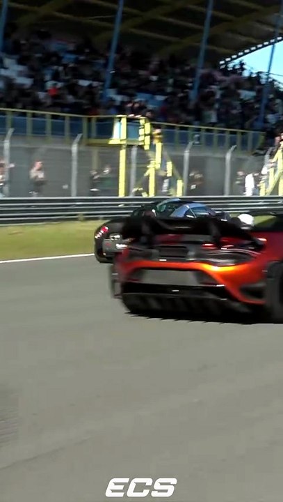 LaFerrari coming through 😅