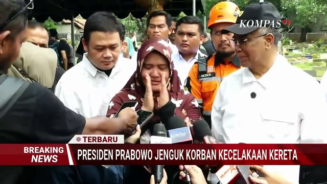 Tangis Keluarga di Pemakaman Nuryati, Korban Kecelakaan Kereta di Bekasi Timur