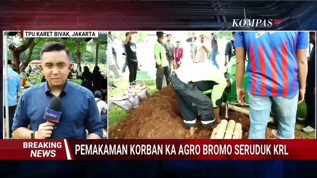 Suasana Pemakaman Nuryati, Korban Kecelakaan Kereta Api di Bekasi Timur