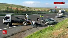 Şanlıurfa'da hafif ticari araç otomobille çarpıştı