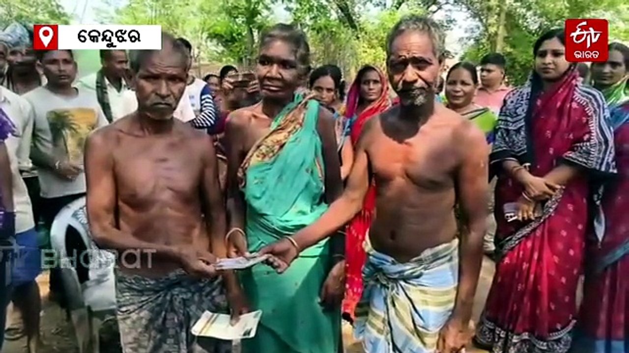 ଶେଷରେ ଜିତୁ ମୁଣ୍ଡାଙ୍କ ଗାଁରେ ବ୍ୟାଙ୍କ ଓ ପ୍ରଶାସନ; ନ୍ୟାୟିକ ଉତ୍ତରାଧିକାରୀଙ୍କୁ ମିଳିଲା ୧୯,୪୦୨ ଟଙ୍କା