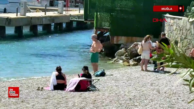 Muğla Bodrum'da sıcak havayı fırsat bilenler sahilleri doldurdu