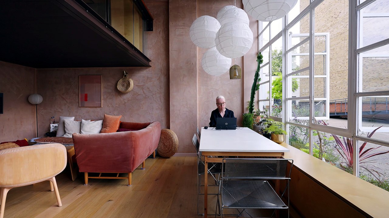 NEVER TOO SMALL: Brilliant Mezzanine Conversion to Small Family Apartment, London 42sqm/452sqft