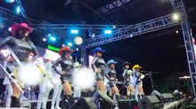 Fuerte pelea de bailarínas durante un concierto