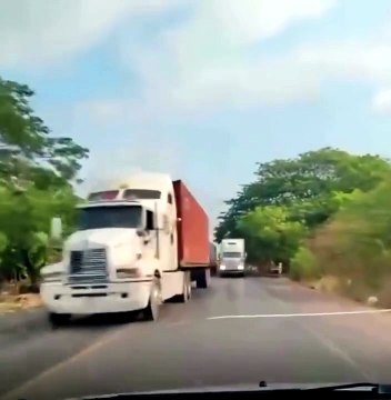 Video: “Que bárbaros, casi me muero”: “traileros” causan pánico en carretera