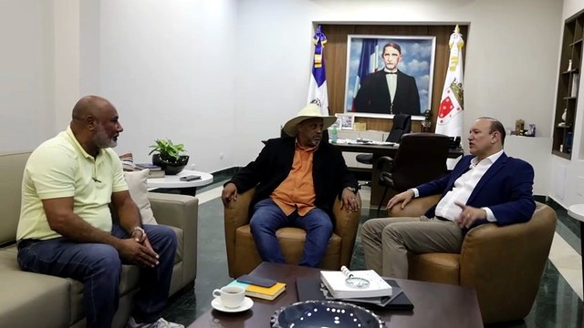 Alcalde Ulises Rodríguez recibe a su homólogo de Dajabón para intercambiar experiencias sobre gestión municipal
