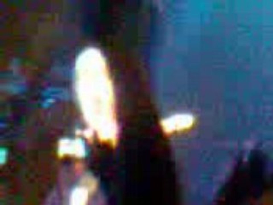 Avril Lavigne - My Happy Ending (Live @ Zénith)