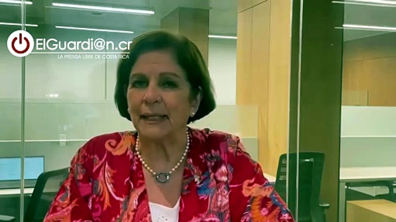 Diputada Pilar Cisneros explica ausencia de bancada oficialista.