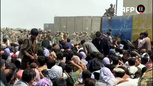 Afganistán: padres y madres entregan a sus niños para salvarlos de los talibanes