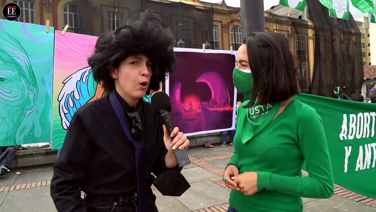 Idiota se cuela en la marcha feminista, esto responden las mujeres - Las Igualadas