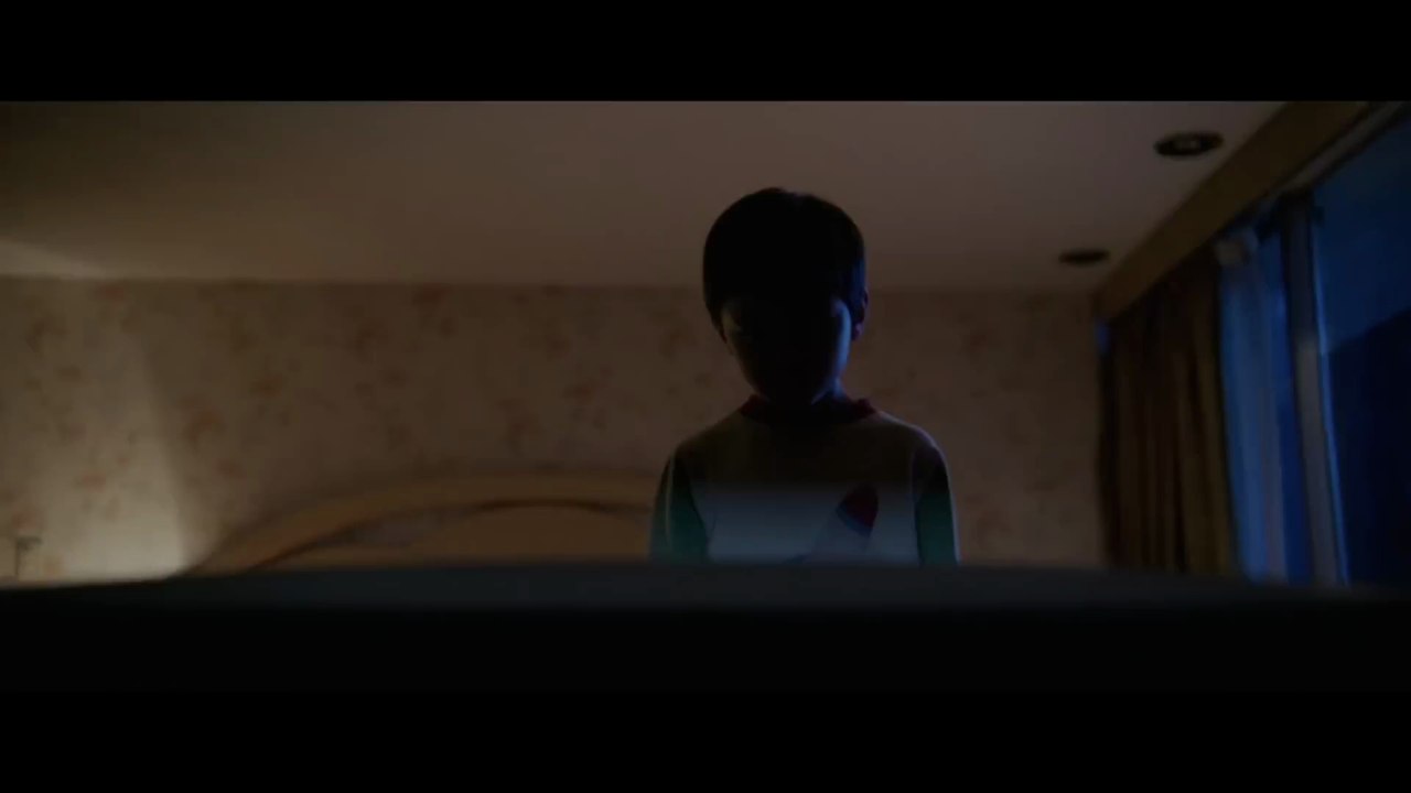 No dejes a los niños solos - Tráiler oficial