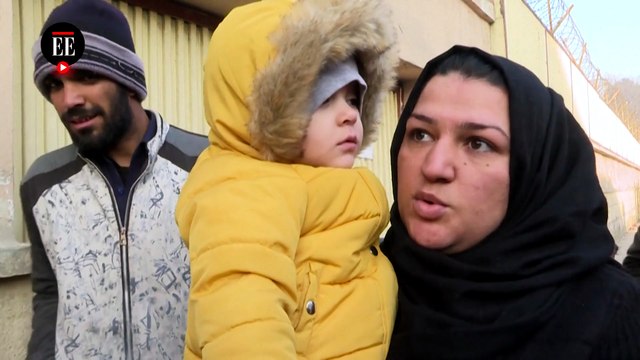 Así son las filas a las que se enfrentan los afganos que quieren sacar su pasaporte
