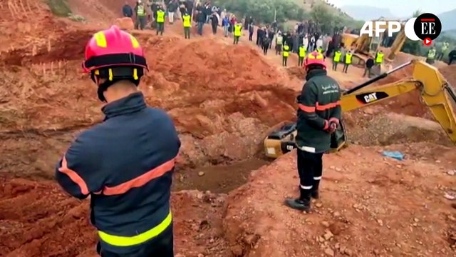 Rescatistas luchan por salvar a niño que cayó en pozo de 32 metros en Marruecos