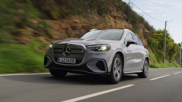Mercedes-Benz GLC 400 4MATIC with EQ Technology in Lavender silver Driving Video