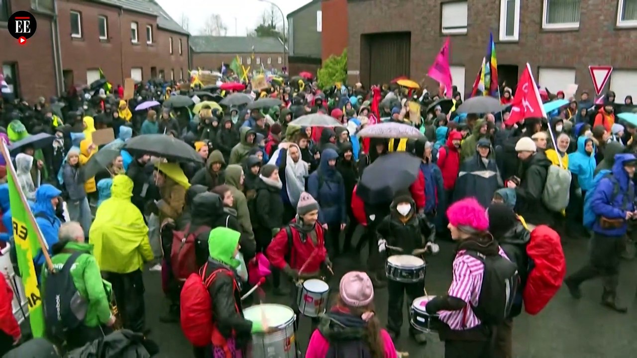 Activistas ambientales protestan contra una mina de carbón en Alemania