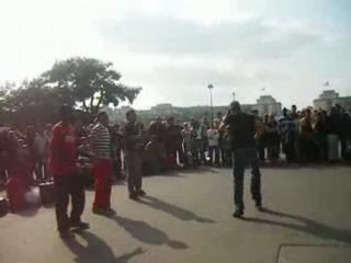 Hip hop 2008 en dessous de la tour eiffel =)