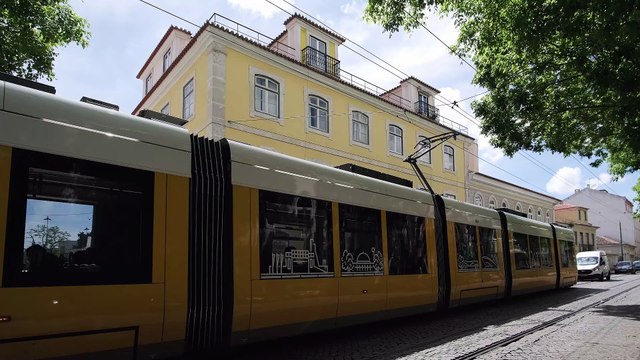 NEVER TOO SMALL: 3 in 1 Artist’s Home, Studio and Gallery, Lisbon 50sqm/538sqft