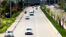 Ehliyetsiz trafik canavarının park oyununu polis dronu bozdu!