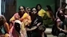 En India decenas de personas murieron ahogadas en una fiesta