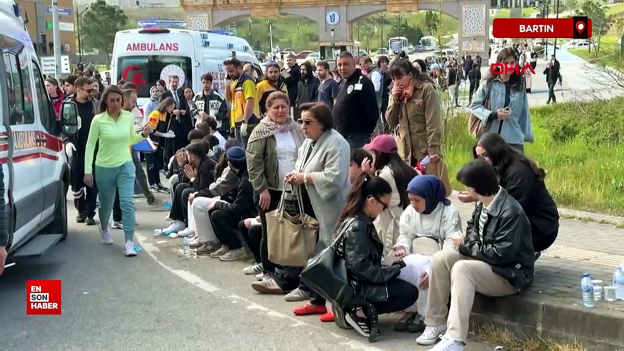 Bartın’da halk otobüsü otomobilin üzerine devrildi