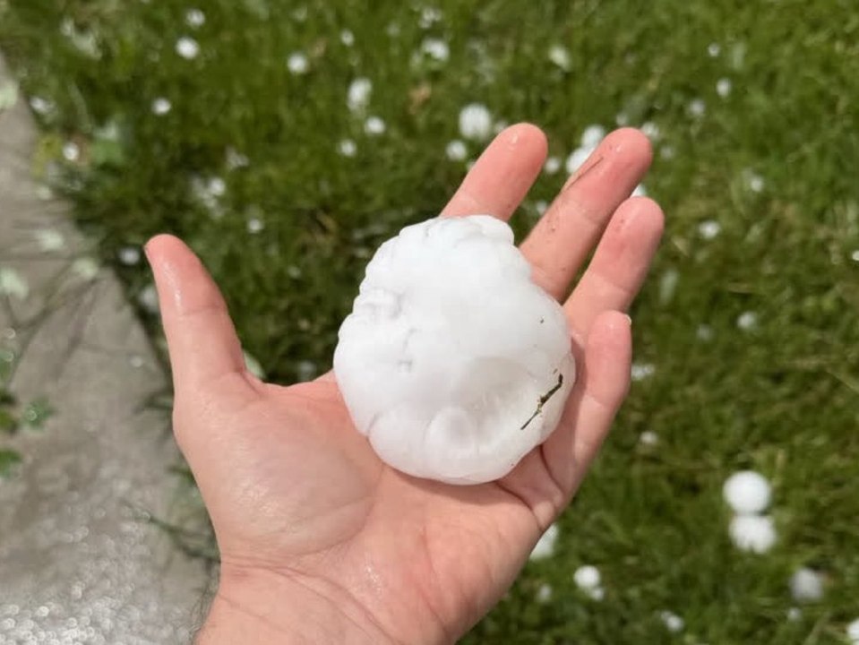 Baseballgroßer Hagel erschlägt Springfield