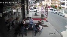 Sohbet Ederken Masalarına 5. Kattan Tavuk Düştü!