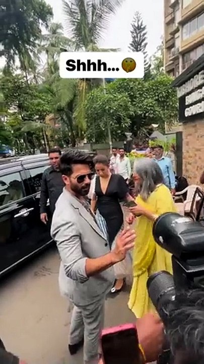 Shahid Kapoor Gets Irritated On Papz for Shouting Too Much