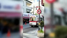 Dehşet anları! Polise saldıranlar kaçtı, seken kurşun berberi vurdu