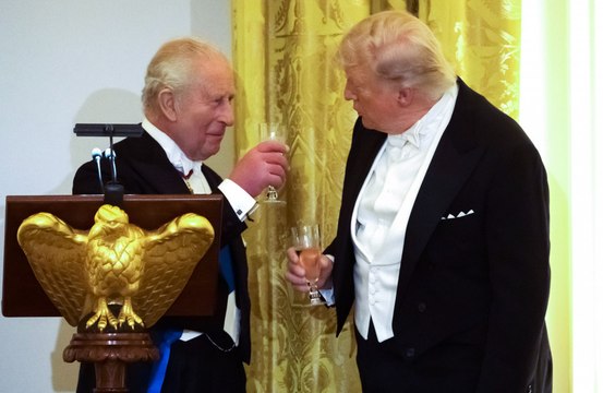 Rei Charles III faz brincadeiras com Donald Trump durante jantar na Casa Branca e arranca risos
