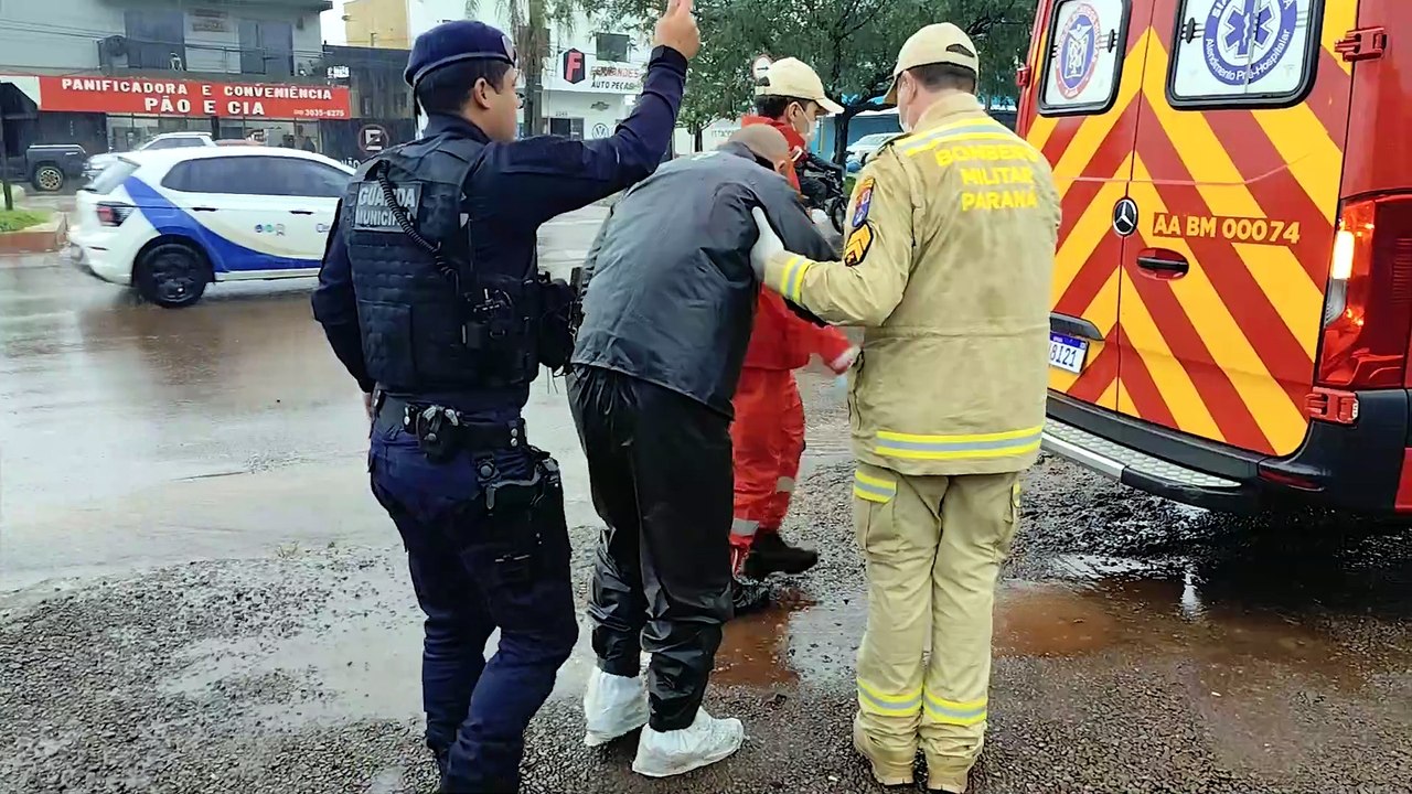 Alagamento na marginal da PRc-467 provoca acidente em Cascavel