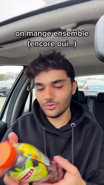 Je commence à bien apprécier les pauses midi seul ahahaha #pausemidi #repas #carmukbang