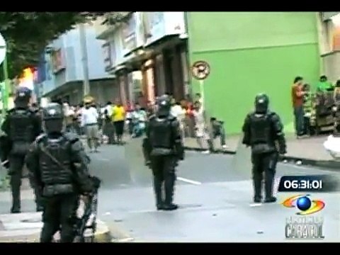 Enfrentamiento de vendedores ambulantes y policía en Bucaramanga